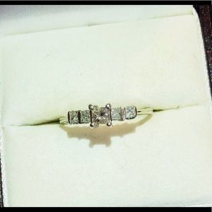 10 K white gold diamond engagement ring
